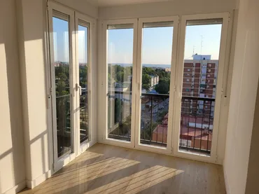 Piso en calle de Melchor Fernández Almagro 37 - Foto 1
