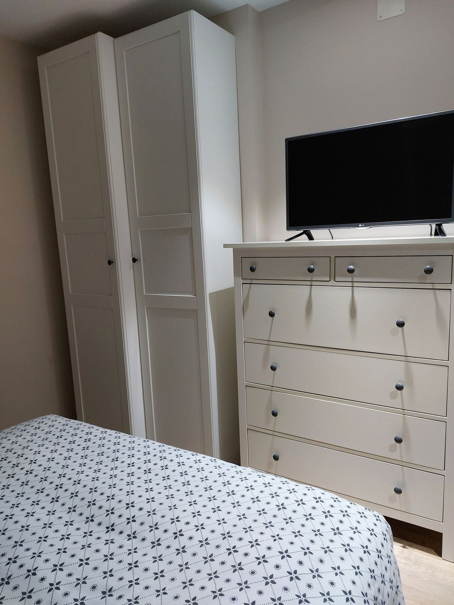 Estudio en Pintor Cabrera, 9