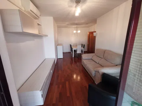 Piso en avenida de los Madroños, 13