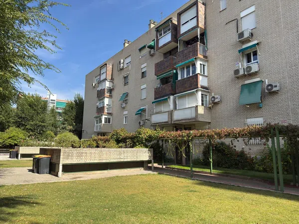 Piso en calle de Escalona, 87