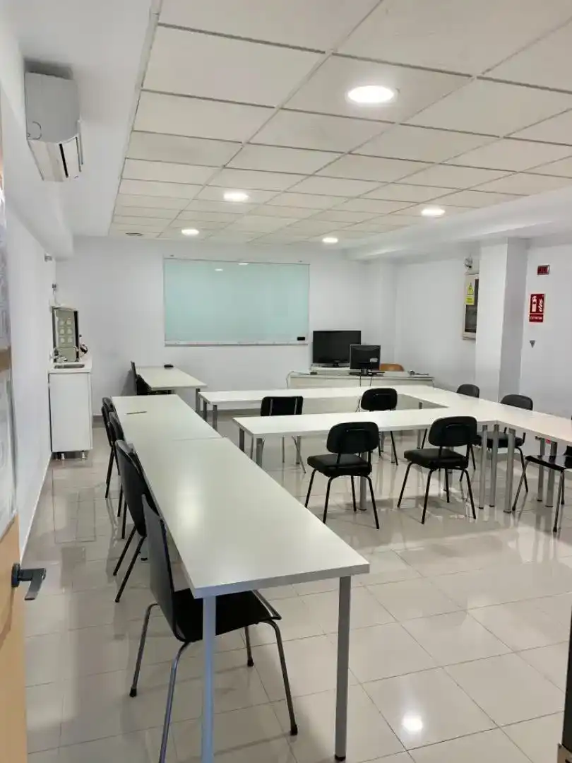 Local comercial en  Calle Mercedes Llopart 8 - Foto 26