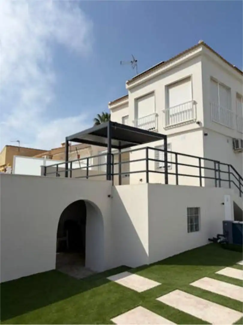 Casa adosada en Mil palmeras - Foto 2