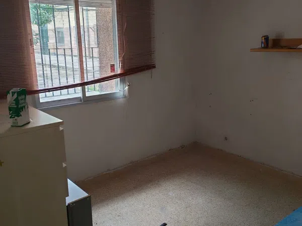 Piso en calle Santillana del Mar, 23