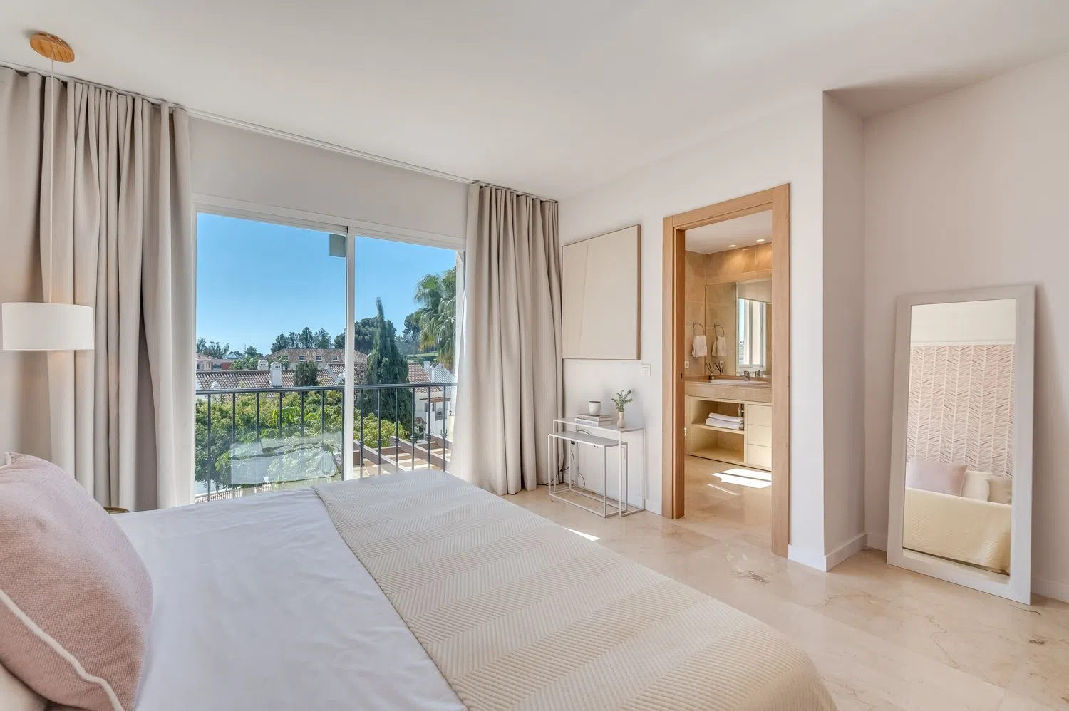 Chalet adosado en Urbanización Los Pinos de Aloha s/n - Foto 17