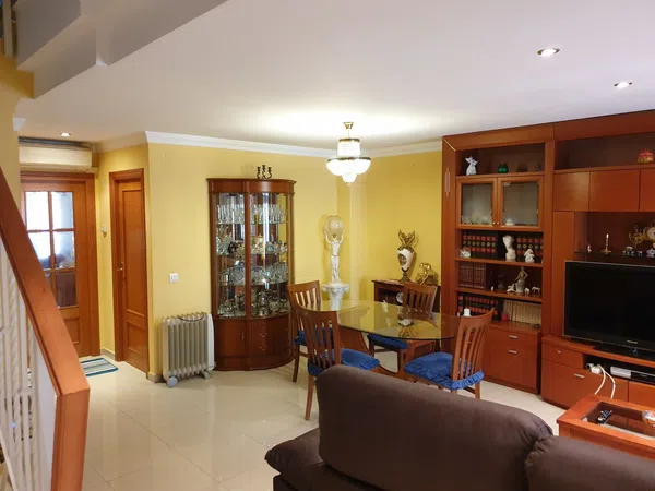 Chalet adosado en Calle Regne de Valencia, 8 - Foto 2