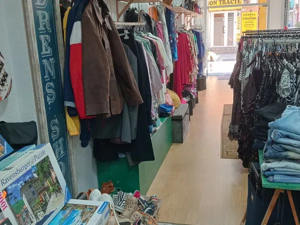 Tienda en traspaso en Calle Cap de Creus, 35 - Foto 1