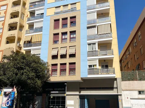 Piso en avenida Carlos Haya, 64