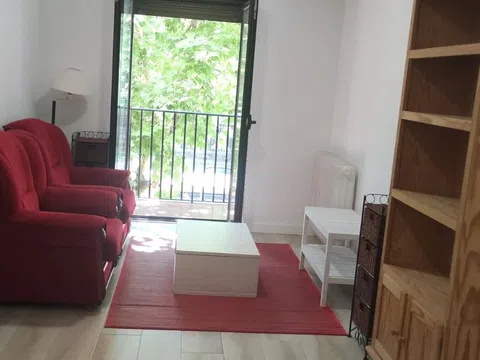 Estudio en avenida Reyes de España, 26