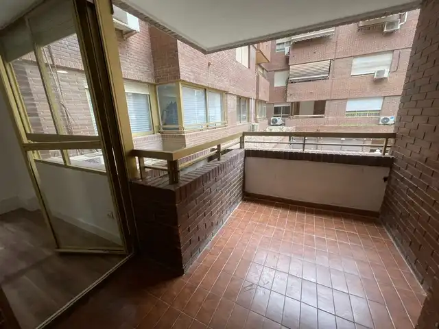 Piso en  Carrer Arquitecto Morell - Foto 2
