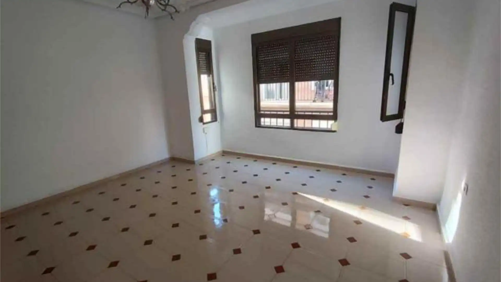 Piso en Avenida del Puerto - Foto 1