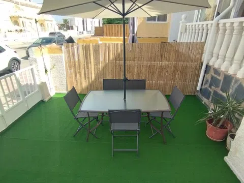 Chalet adosado en calle Orden del Corintio, 206