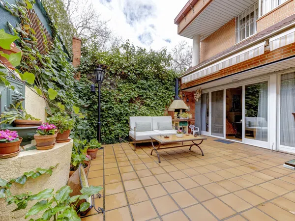 Chalet adosado en Barrio Valdezarza - Foto 6