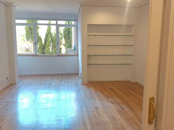 Piso en calle del Segre, 20