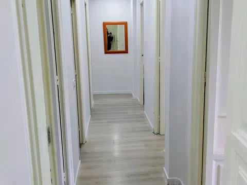 Piso en calle de Guzmán el Bueno, 29