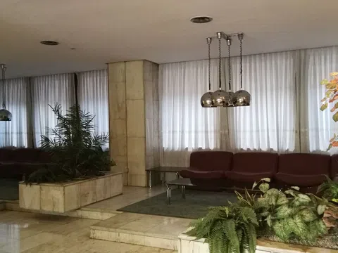 Piso en calle de la Infanta Mercedes, 92