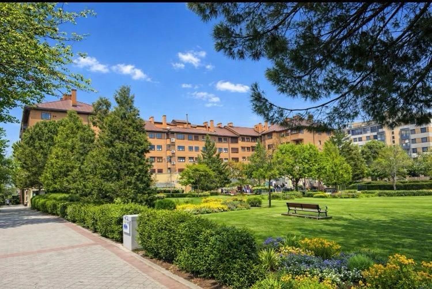 Piso en avenida del Monasterio de El Escorial, 84 - Foto 1