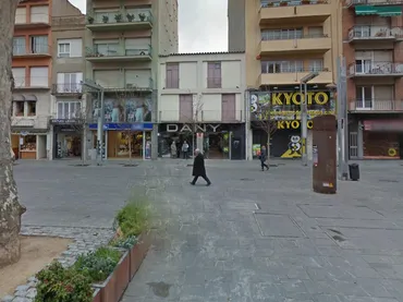 Local comercial en  Plaça Lluís Perpinyà 8 - Foto 2
