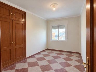 Piso en polideportivo - Foto 2