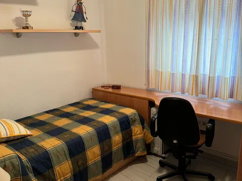Piso en plaza Luis Cernuda, 3