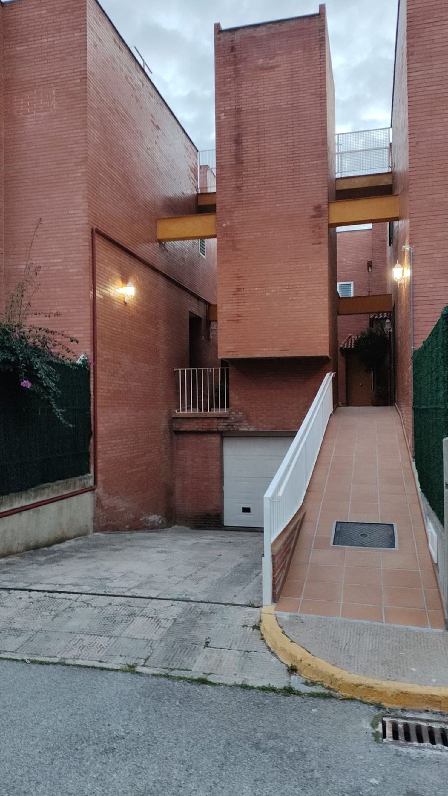 Chalet adosado en Calle Cielo, 3, Alcalde L. Uruñuela - Palacio de Congresos - Foto 3