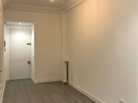 Piso en calle de Montesa, 4