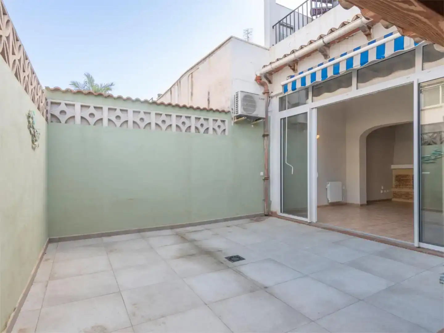 Casa adosada en  Carrer de la Palmera 23 - Foto 4