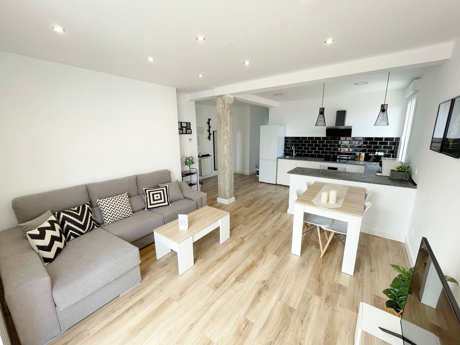 Piso en calle Salvador Hedilla, 11 - Foto 2