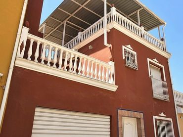 Casa adosada en  Calle José Luis Narbona 3 - Foto 3