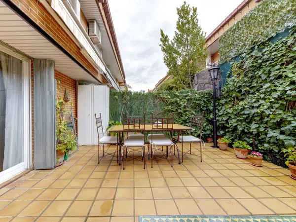 Chalet adosado en Barrio Valdezarza - Foto 7