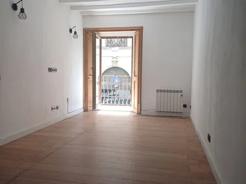 Piso en calle Nou de la Rambla, 8