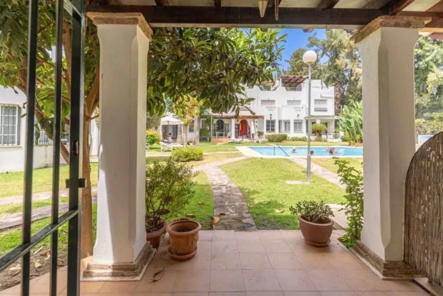 Chalet adosado en Barrio Los Naranjos - Foto 2