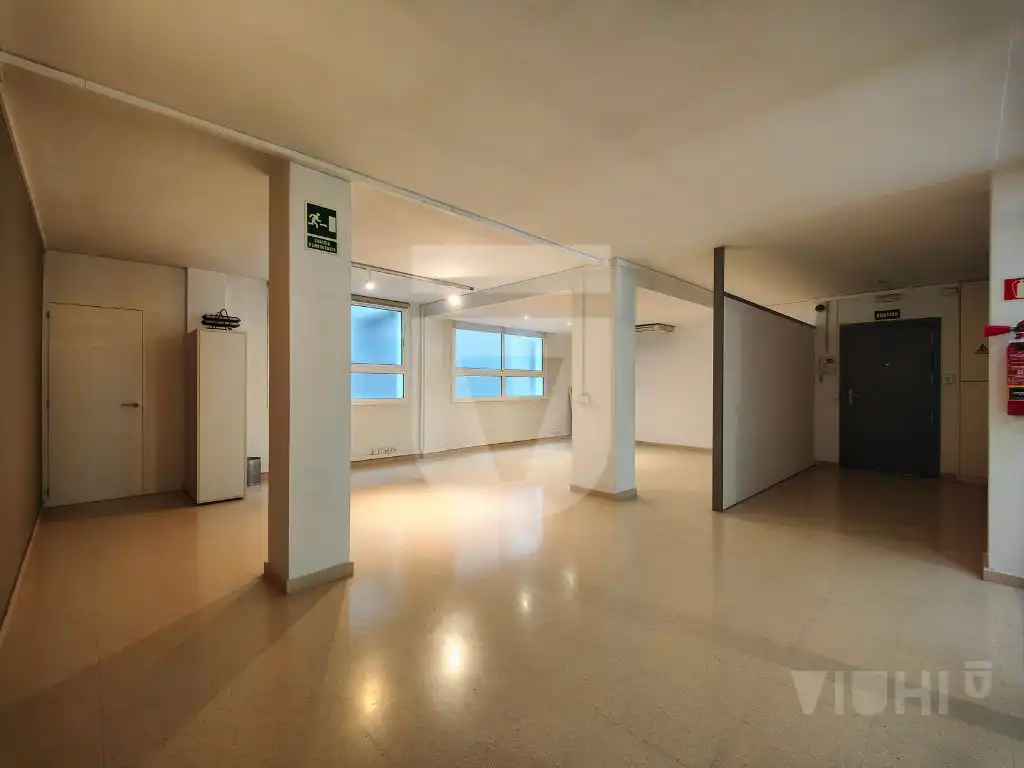 Local comercial en  Carrer Camí Ral - Foto 4