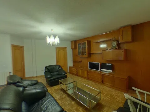 Piso en calle de Embajadores, 133