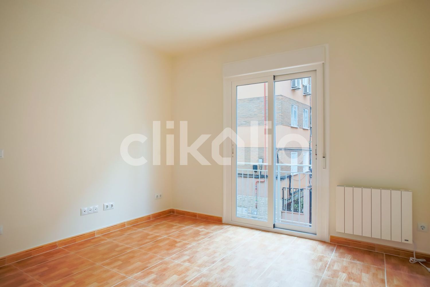 Piso en calle Serranillos - Foto 1