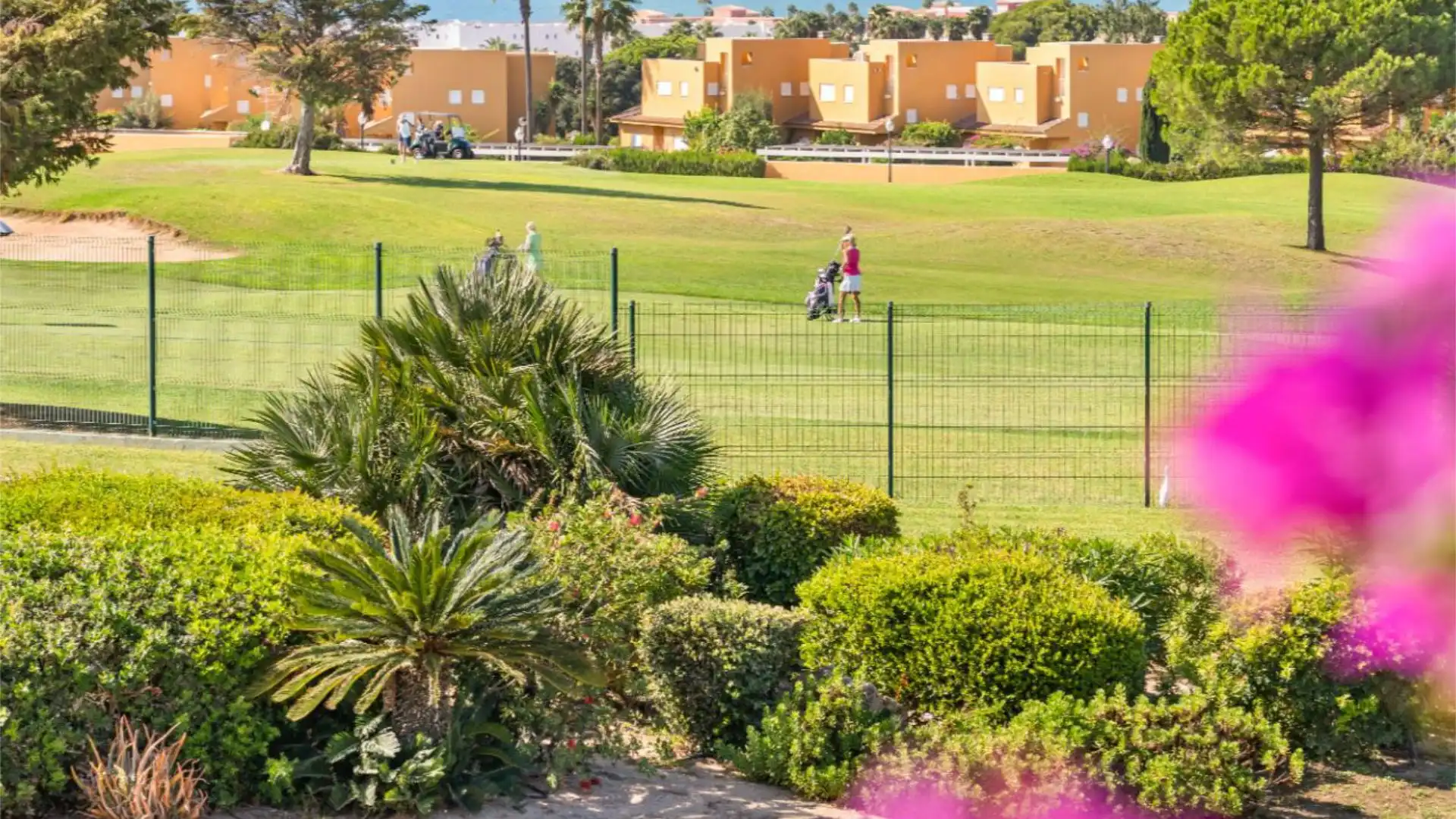 Casa adosada en  Calle Teodosio 12 - Foto 1