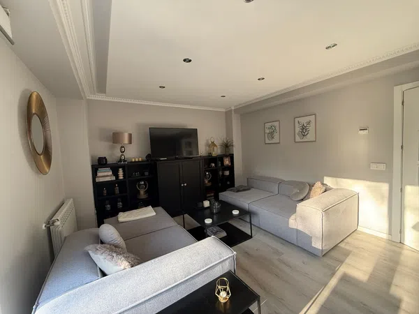 Chalet adosado en Barrio Olivares - Foto 2