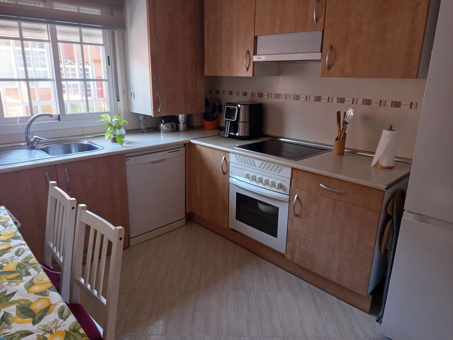 Chalet adosado en Urbanización Mediterráneo - Foto 4