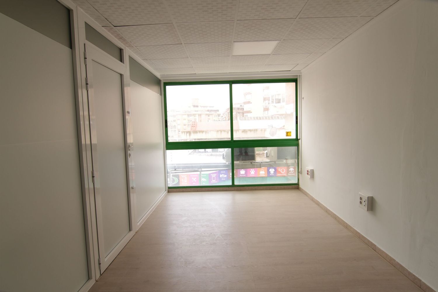 Alquiler de oficina en Calle de la Nucia, 4 - Foto 1