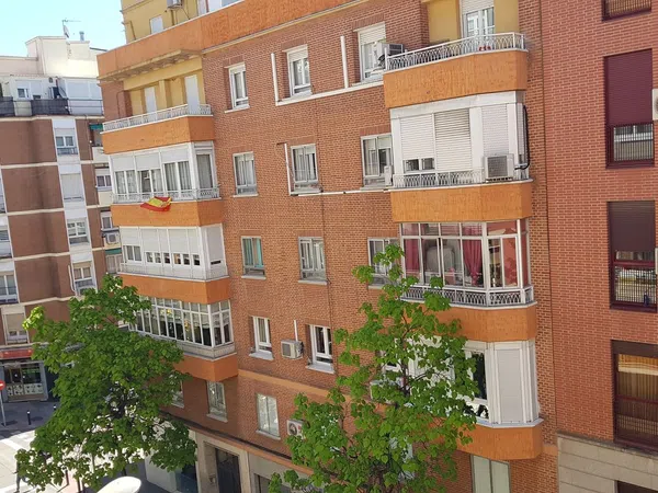 Piso en calle de Azcona, 3