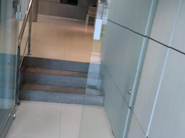 Local comercial en L'Hospitalet de Llobregat - Foto 1