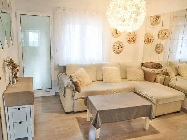 Piso en calle de Cuart de Poblet, 103