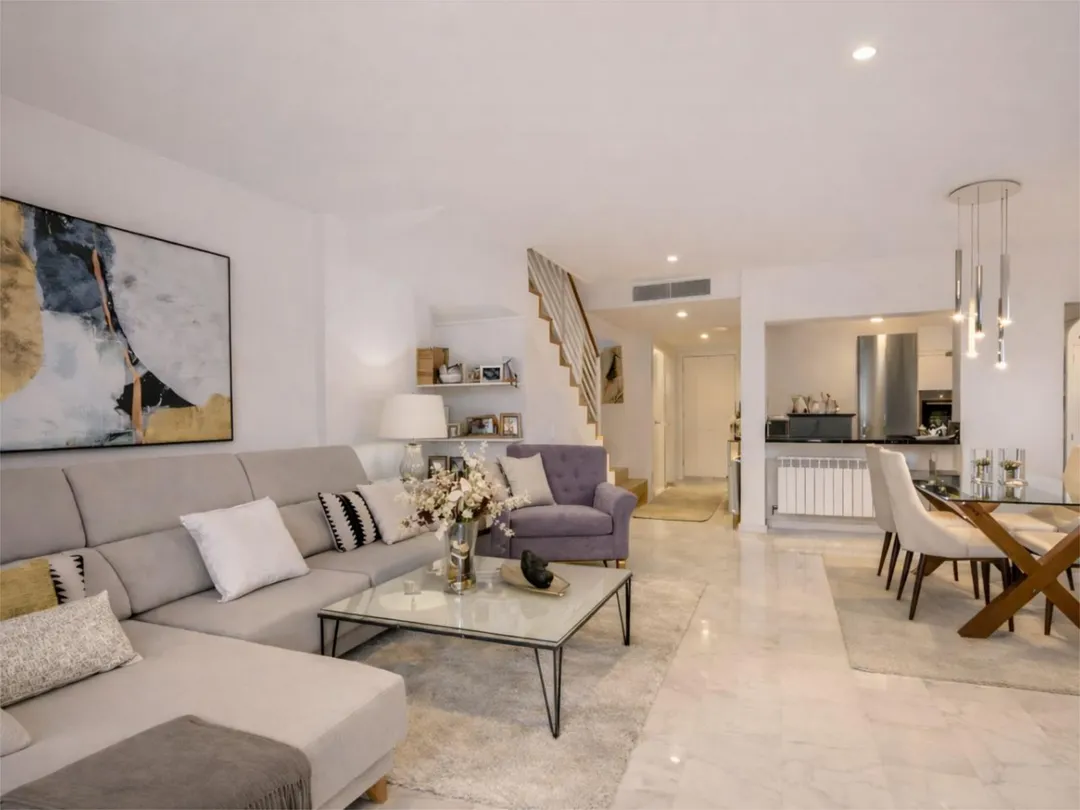 Casa adosada en  Carrer Lisboa 5 - Foto 1