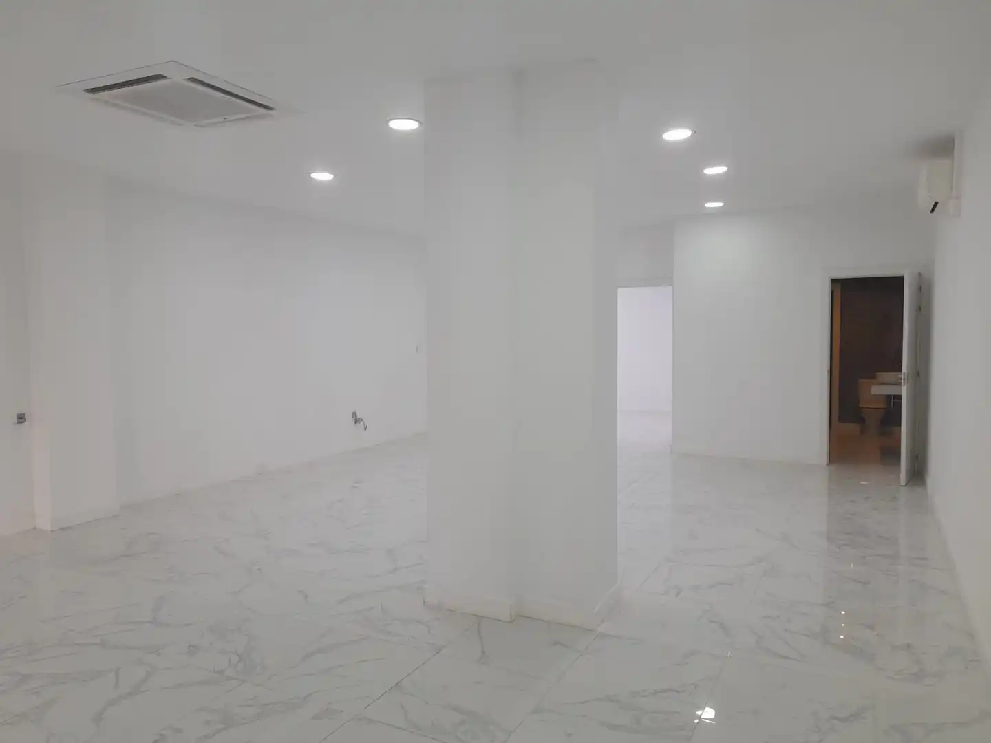 Local comercial en  CORNELLA - Foto 9