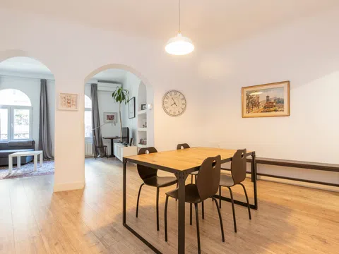 Piso en calle de Viriato, 33