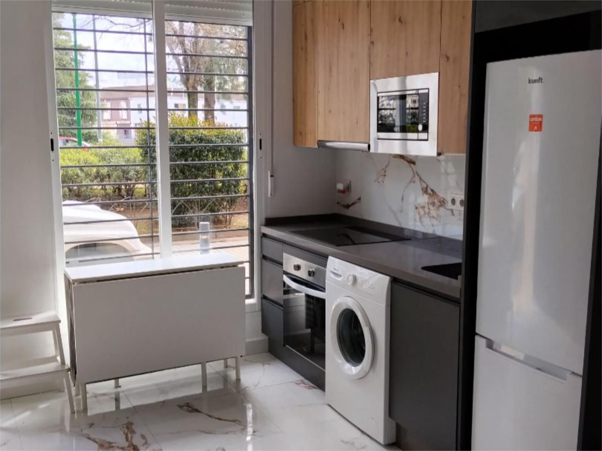 Piso en  Espalda a Acera del Arroyo 18