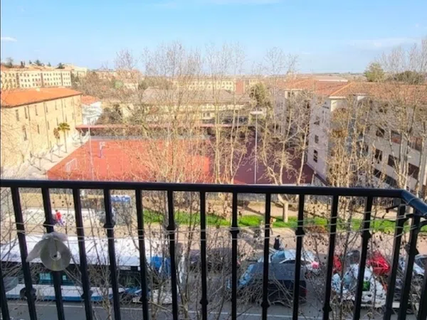 Piso en avenida de los Reyes de España, 26 - Foto 5