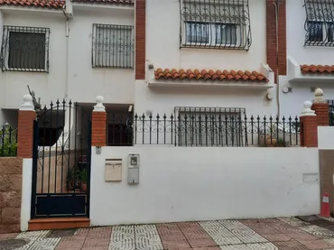 Casa adosada en  Calle Isleta del Moro 6 - Foto 1