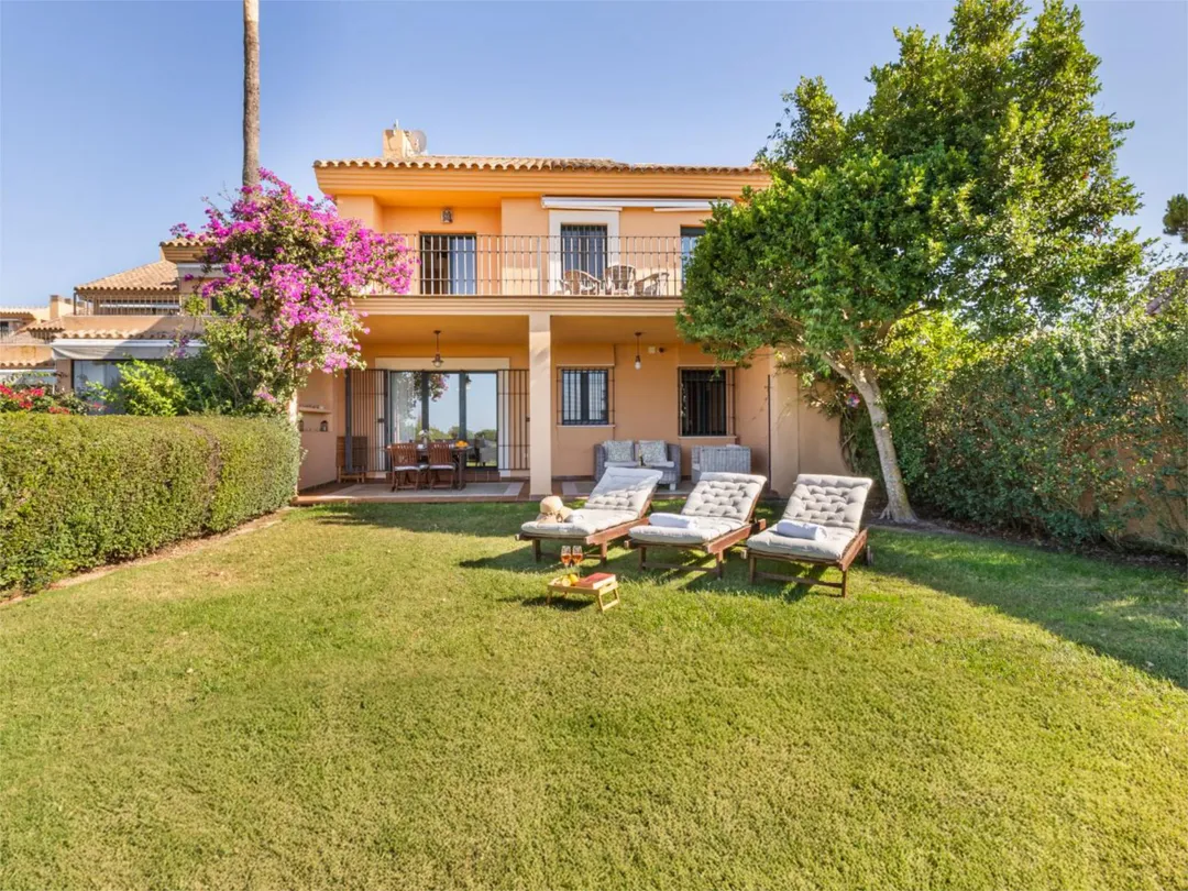 Casa adosada en  Calle Teodosio 12 - Foto 4