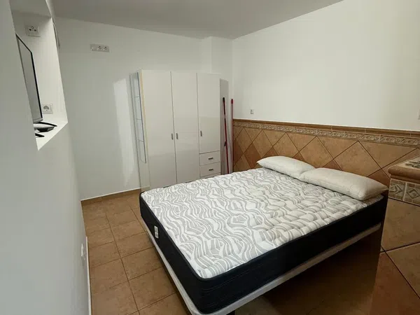 Estudio en calle Sancti Espíritu, 1