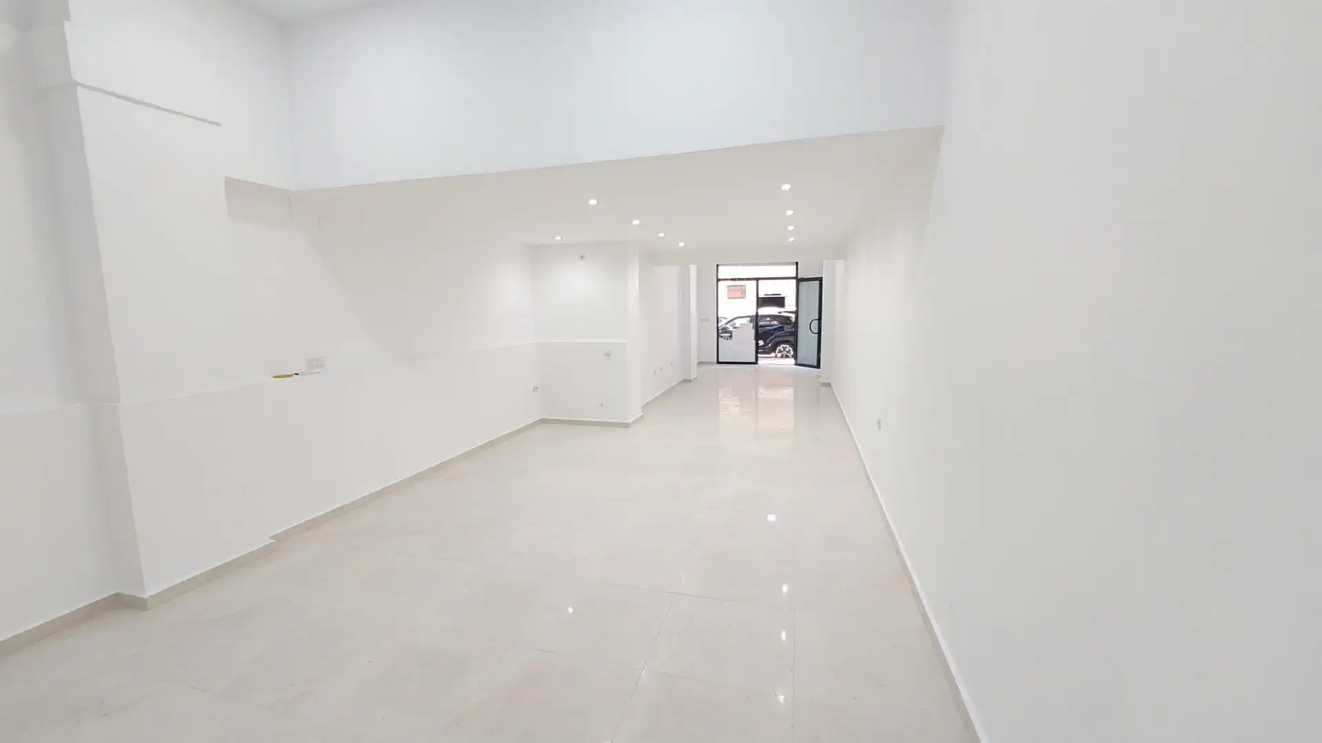 Local comercial en  Carrer Arquitecto Guardiola 5 - Foto 2